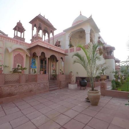 Hotel Suroth Mahal Luharu ภายนอก รูปภาพ