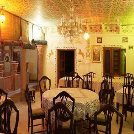 Hotel Suroth Mahal Luharu ภายนอก รูปภาพ