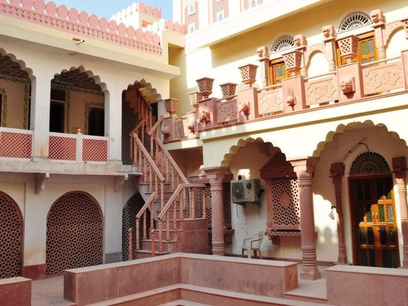 Hotel Suroth Mahal Luharu ภายนอก รูปภาพ