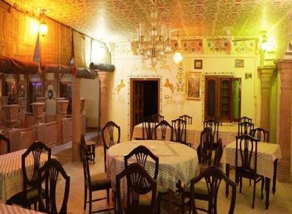 Hotel Suroth Mahal Luharu ภายนอก รูปภาพ